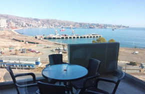 AMPLIO y Acogedor Depto con la mejor vista de Valparaiso con Estacionamiento Servicio HOM